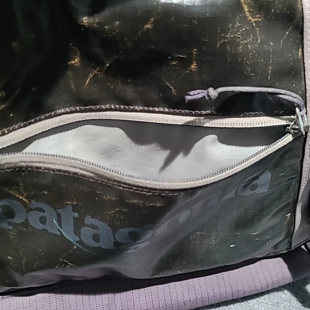 patagonia Black Hole Messenger Bag Black Limited Edition‎